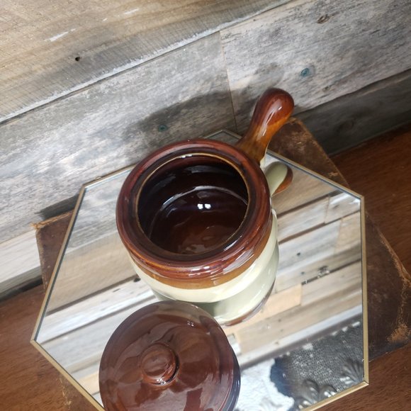 Small Covered Stoneware Soup/Bean Pot with handle. - Picture 9 of 13